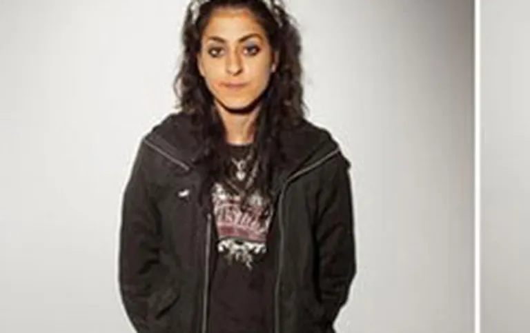 Londonas jauno grupu The xx uz laiku pametusi ģitāriste Baria Kuareši (Baria Qureshi)