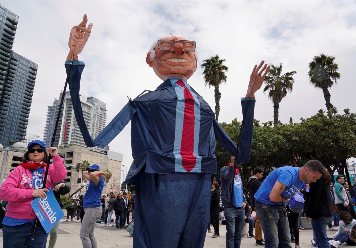 Bernie Sandersi toetajad kogunemas Los Angeleses Californias, kus homme valivad demokraadid superteisipäeva raames presidendikandidaati.