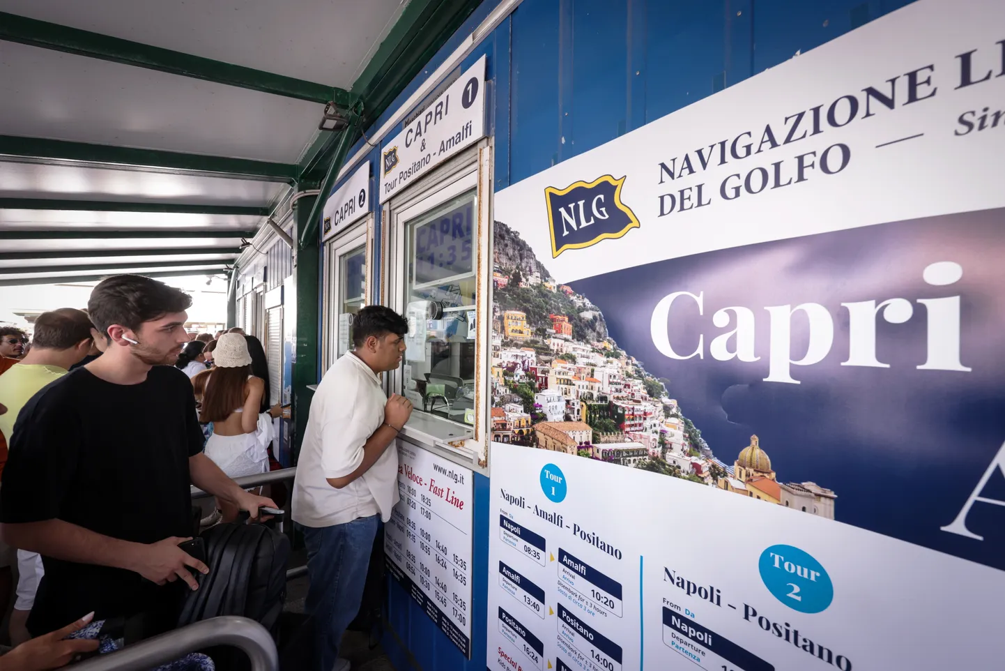Capri saar keelas laupäeval turistide randumise