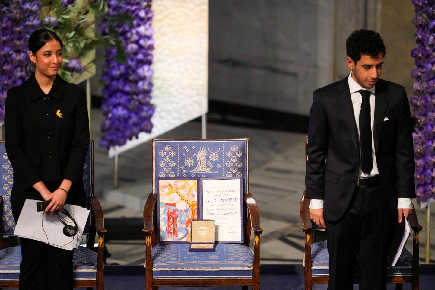 Kiana ja Ali Rahmani, Nobeli rahupreemia laureaadi Narges Mohammadi kaksikutest lapsed, kes võtsid vangistatud iraanlanna eest vastu auhinna ja lugesid ette tema vanglast välja smugeldatud kõne.