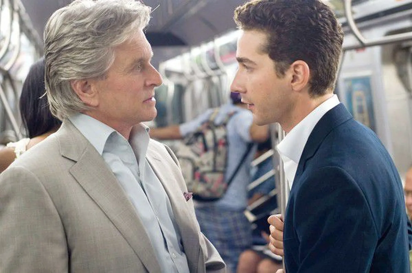 Kunagine Wall Streeti rahamaailma valitseja Gordon Gekko (Michael Douglas) vabaneb pärast pikki aastaid vanglast ning mees peab tagasi tippu ronimiseks arvestama paljude uute mängijatega.