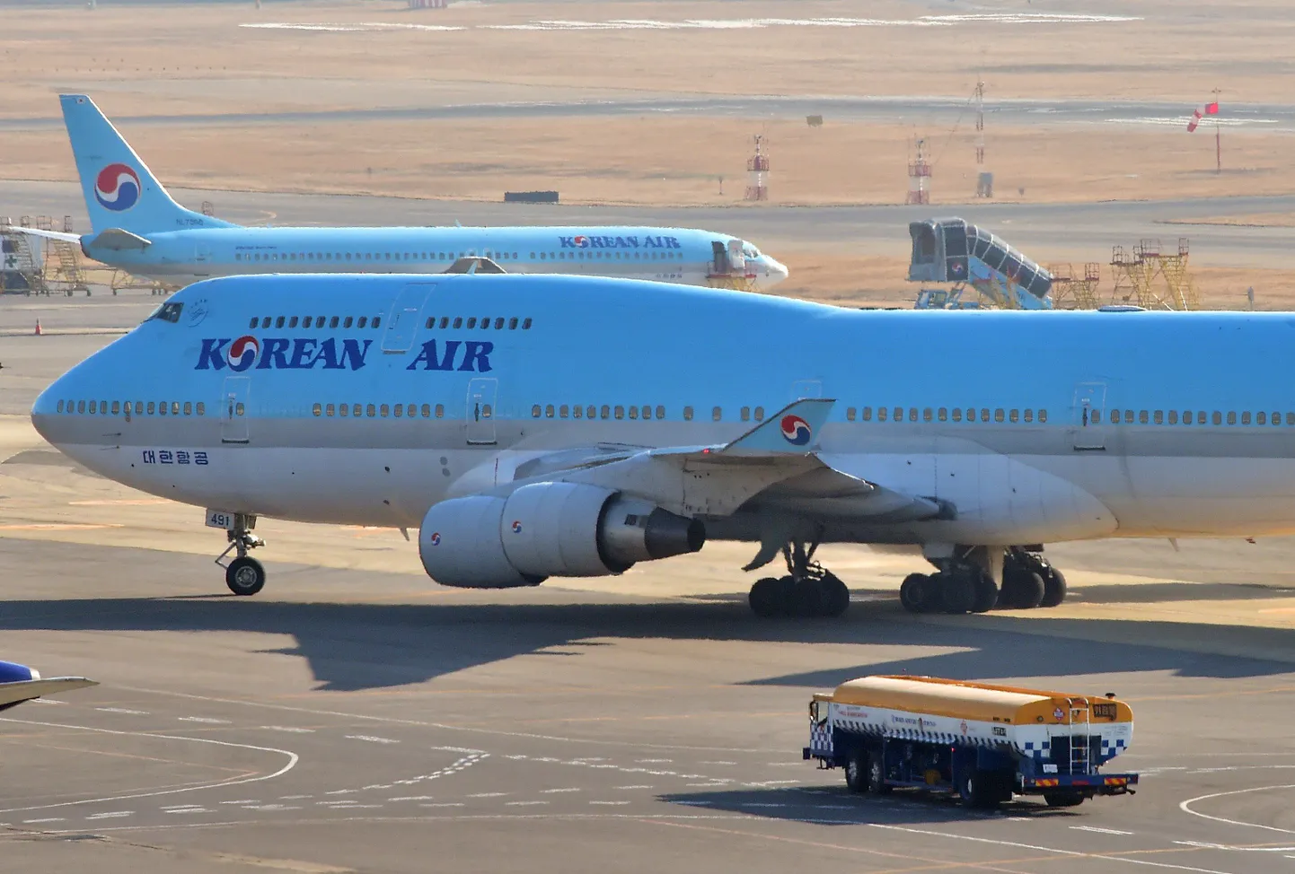 Korean Airi lennuk täna Gimpo lennuväljal Soulis.