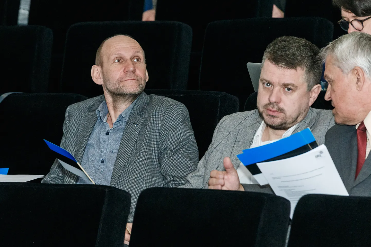 IRL juht Helir-Valdur Seeder (vasakul) ja justiitsminister Urmas Reinsalu IRL volikogul.
