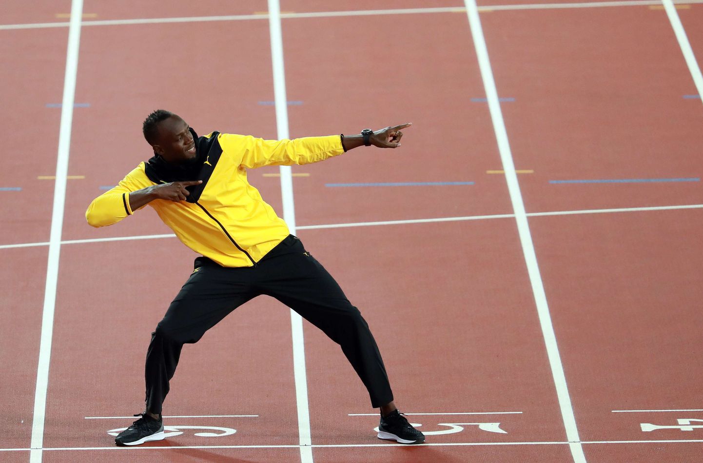 Usain Bolt tegemas oma kuulsat võidužesti.