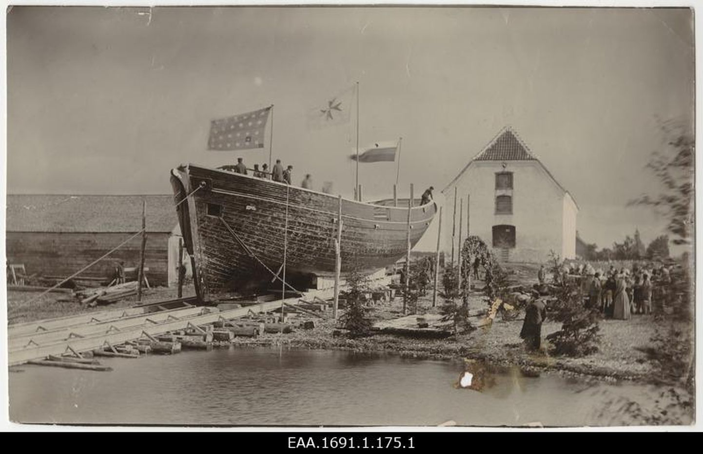 Laeva merre laskmine Hiiumaa Suursadamas. 1890-1930.