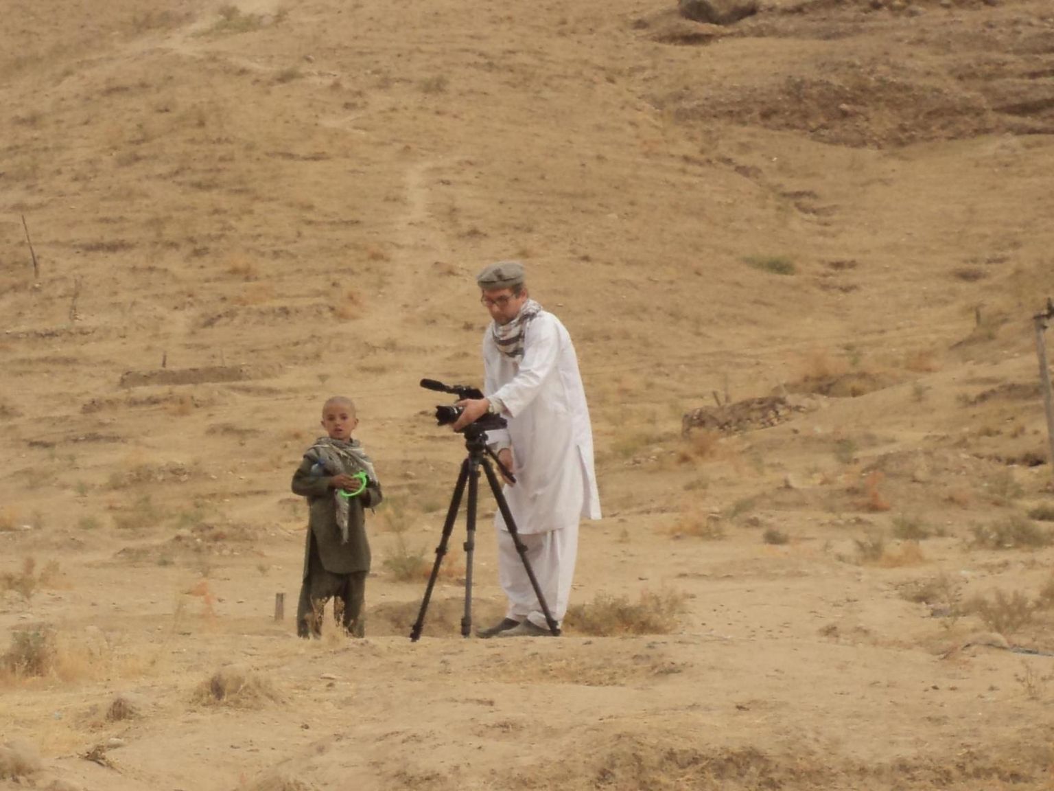 2014. aastal tegi Vahur Laiapea Mazar-e-Sharifi provintsis filmi «Afganistani projekt», mis räägib sel kaugel maal töötavatest eestlastest. Toonased võtted laabusid keerulisemate tagasilöökideta ning andsid indu järgmisteks sõitudeks, mille kohta ei saa kahjuks samamoodi öelda.