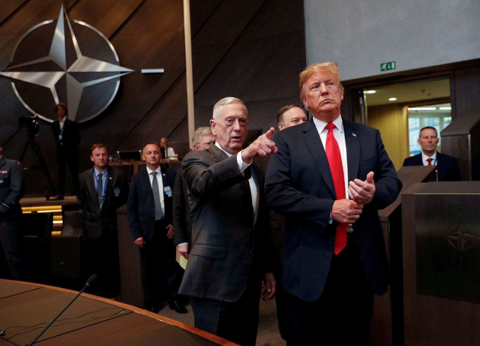 Kaitseminister Jim Mattis (vasakul) ei ole peagi enam president Donald Trumpi suunanäitaja kaitseküsimustes. Tema lahkumisega jääb Washington ilma olulisest tasakaalustavast jõust Trumpi administratsioonis.