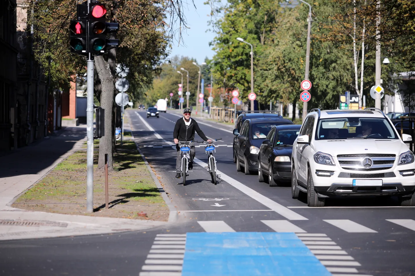 Automašīnas un Sporta ielas veloceliņš