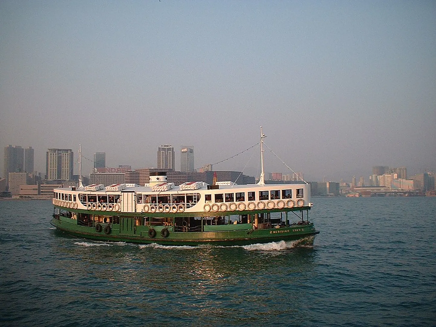 1957. aastal ehitatud Meridian Star kuulub siiani Star Ferry laevastikku ning on huvilistele ka lõbusõitudeks renditav hinnaga 12 000 HKD (umbes 1500 eurot) tunnis.