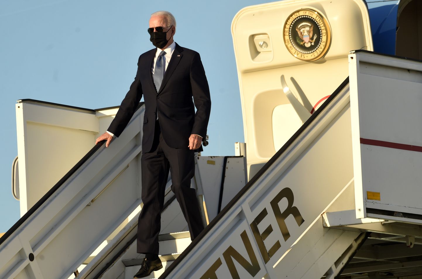 Joe Biden saabumas NATO tippkohtumisele