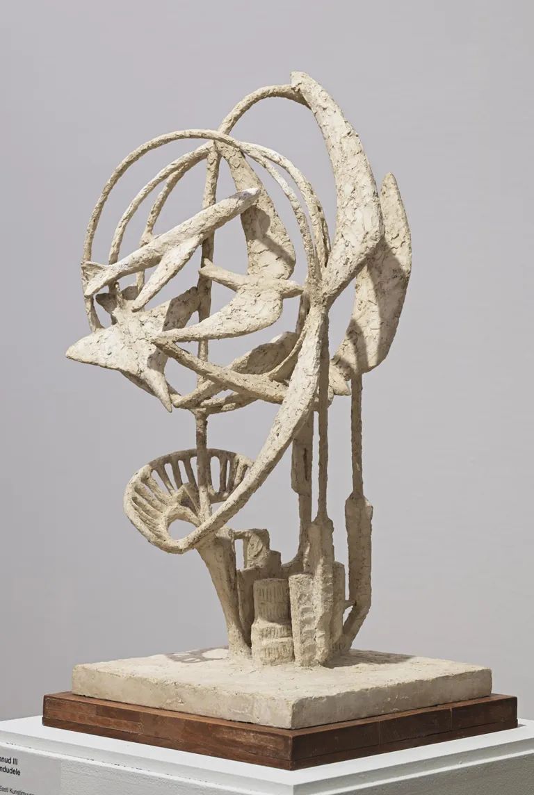 Maire Männik. «Rändavad linnud II. Monument lindudele».