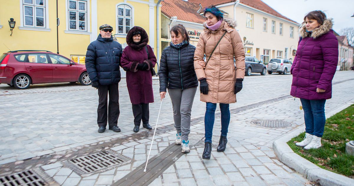 Pimedad Kuressaare kesklinna teekattemärgistusest sotti ei saa