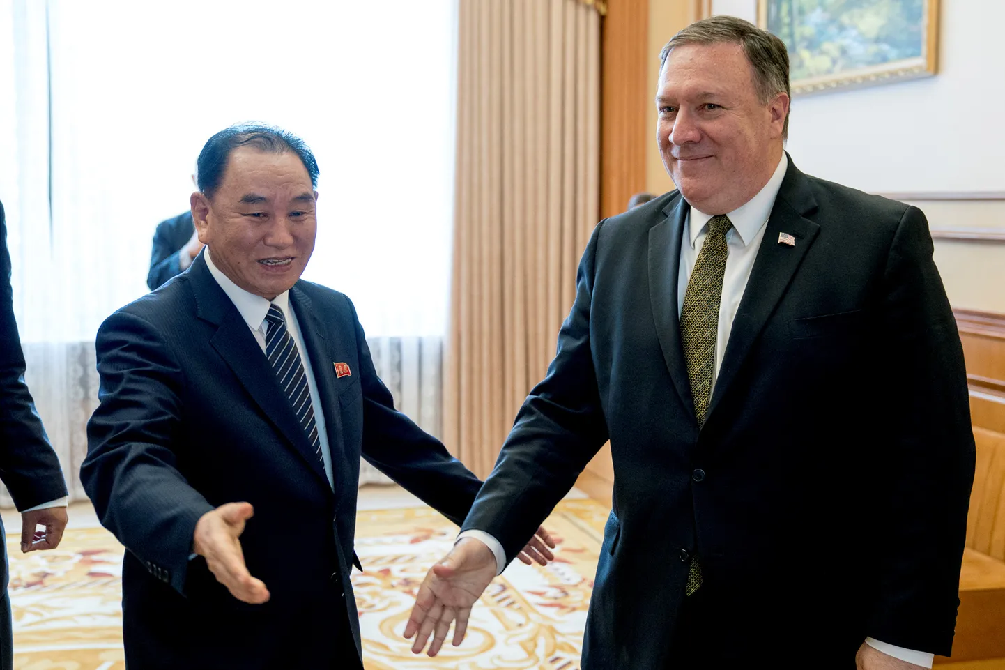 Kim Yong-chol (vasakul) ja Mike Pompeo.
