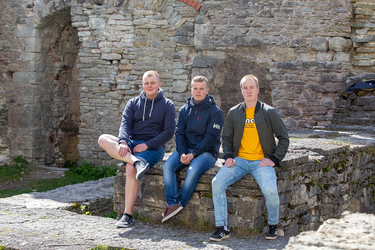 Paide gümnaasiumi vilistlastest, kes läksid klassikaaslastena kaitseväkke aega teenima, said aastaga nooremseersandid reservis: Arlis Arold (vasakult), Romet Jürgenson ja Ralf -Markus Heero.