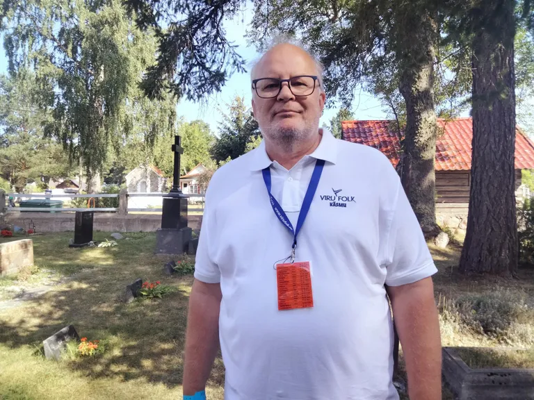 Viru Folgi toimumise ajal on Peep Veedla ülesandeks pidu nautida.