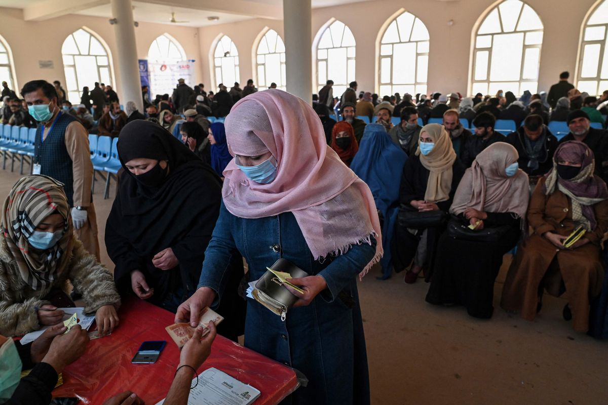 Maailma toiduprogramm annab Kabuli naistele raha, et nad saaksid perele süüa osta.
