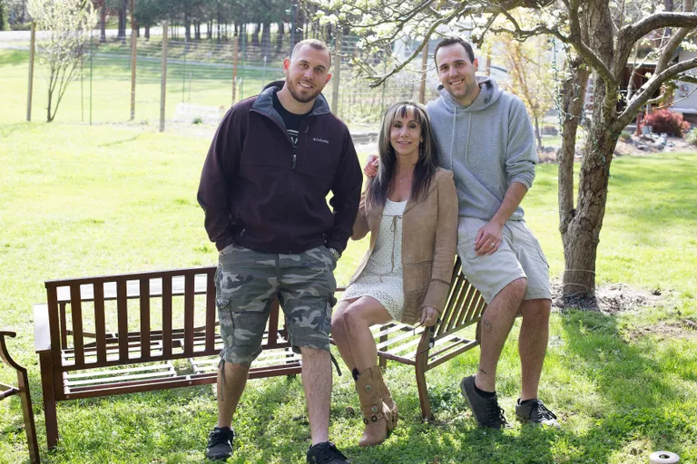 Tyler Doole (vasakul), ta ema Tracey Ann Dooley ja vend Thomas Dooley