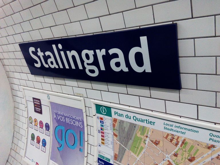 Станция метро «Сталинград», Париж.