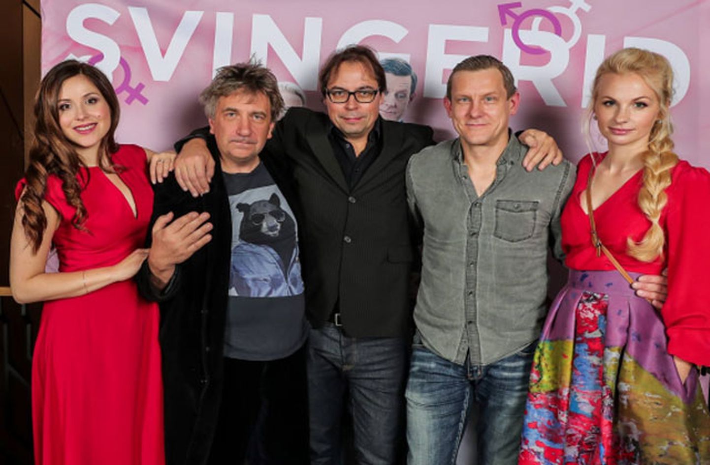 Filmas "Svingeri" Latvijas pirmizrāde ar aktieriem 2016. gadā.
No kreisās: Jekaterina Novosjolova, Andrejs Ēķis, Timo Diener (izplatītājs Igaunijā), Jan Uuspold, Elina Purde.