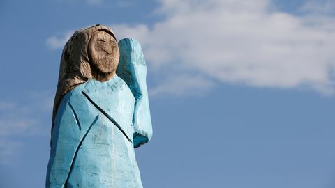 Melania Trumpi skulptuur pandi Sloveenias põlema