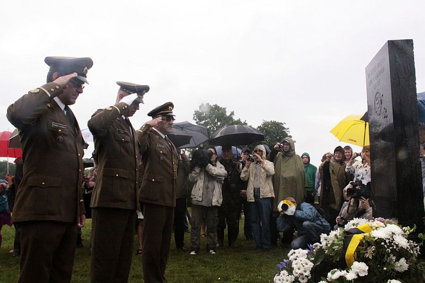 «Наши ценности». Представители Кайтселийта отдают воинские почести солдатам отборных войск Гитлера