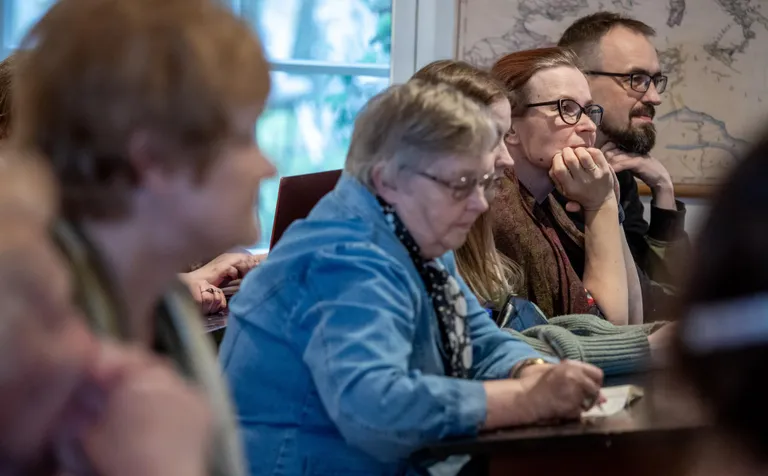 Heinsaare teosest soovitakse nüüd filmi teha, kuid Pärnu paigad tuleks ilmselt välja jätta. “Kes see stsenarist on?” uurisid tulihingelised pärnakatest fännid seepeale solvunult.