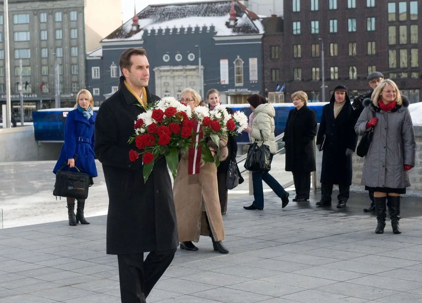 Läti välisministrist Māris Riekstiņšist sai kolmapäeval esimene välismaine poliitik, kes asetas lilled Vabadussõja võidusambale.