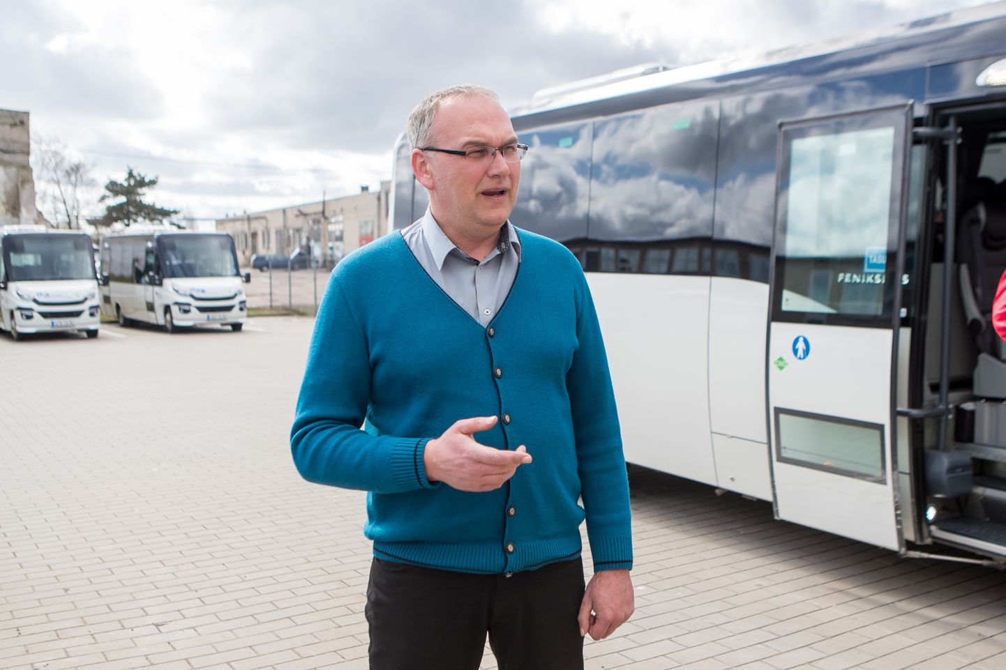 BUSSE ON VAJA: Bussijuht Ago Tamm nendib, et paljude jaoks on buss ainus liiklemisvahend.
