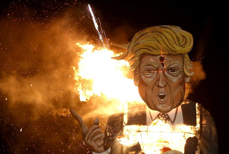 Donald Trumpi kuju põletamine Edenbridge'is 2016