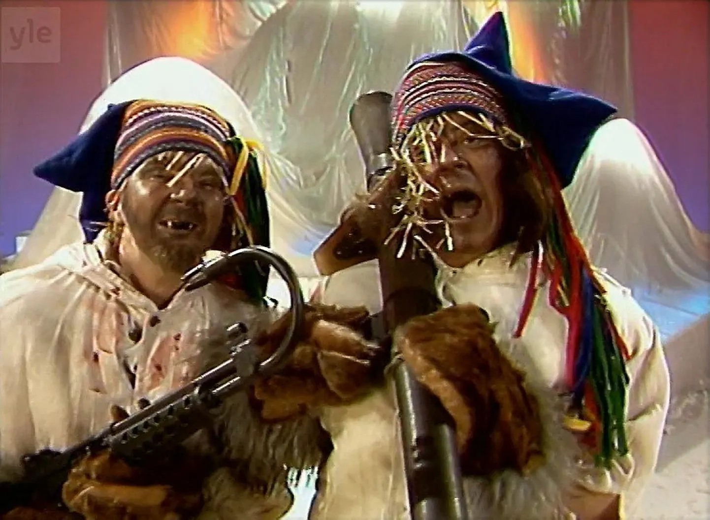 Pirkka-Pekka Petelius (vasakul) ja Aake Kalliala (paremal) 1980. aastate huumorisaates «Hymyhuulet».