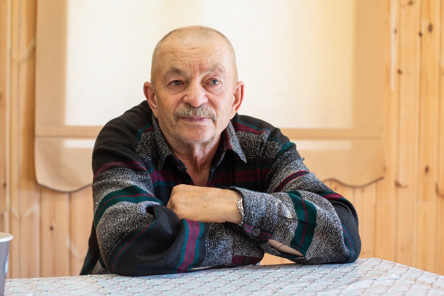 Külavanem Konstantin Matšonov on külamuuseumi asutaja ja hoidja.
