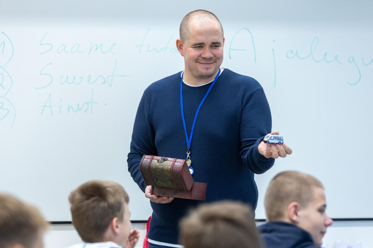 Õpetaja Herdo esimene suur väljakutse oli Narvas eesti keelt mittekõnelevate laste õpetamine.