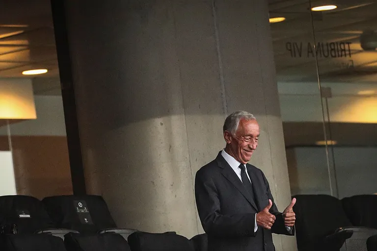Portugali president Marcelo Rebelo de Sousa vaatas 1. augustil Coimbra linnastaadionil jalgpallimatši SL Benefica ja Fc Porto vahel