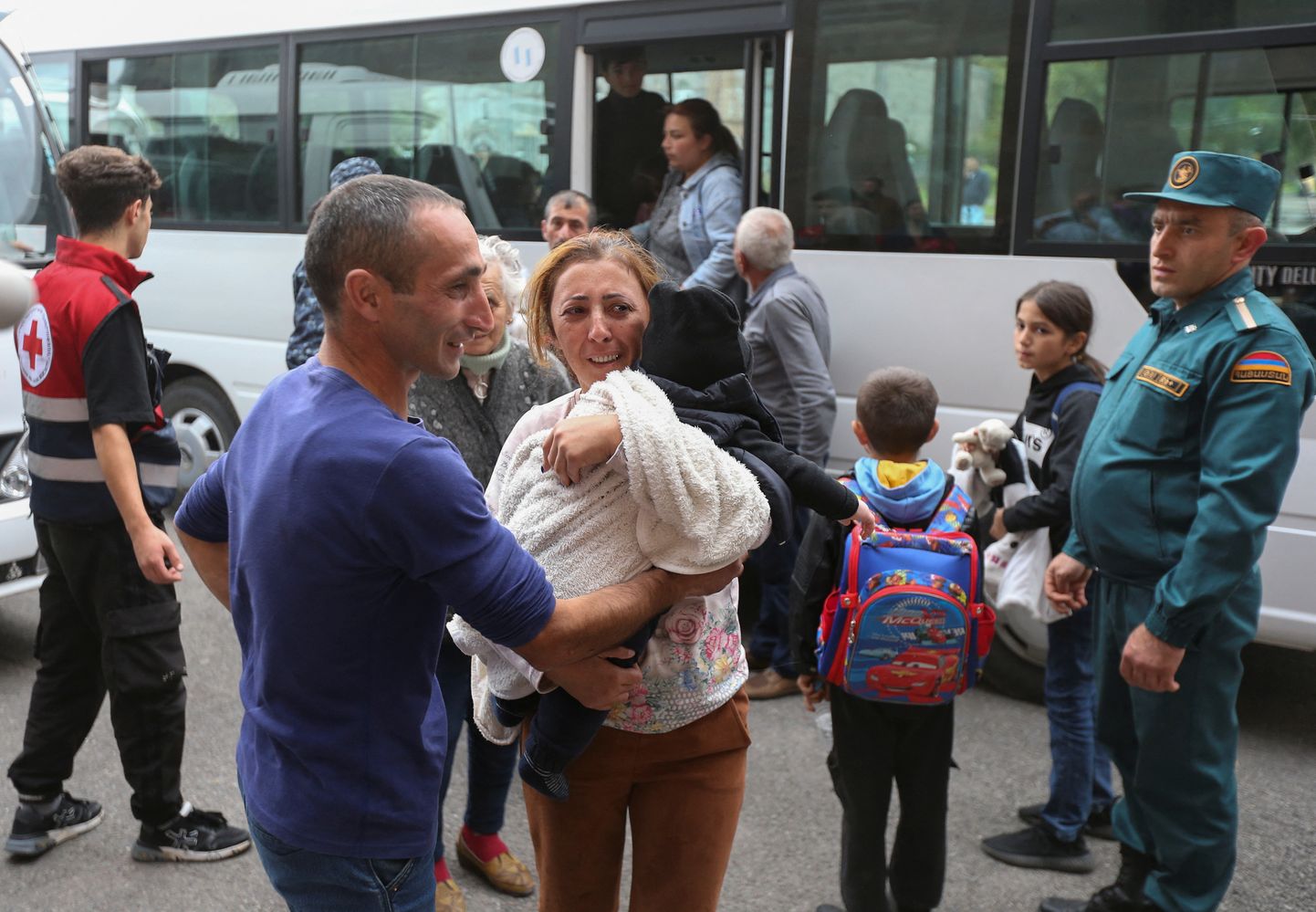 Mägi-Karabahhi põgenikud saabumas Armeeniasse Gorise linna 24. septembril 2023. aastal.