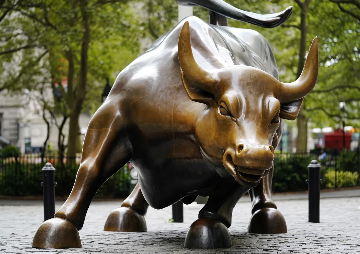 New Yorgi pullimonument 8. septembril 2020. 19. veebruaril 2021 suri koduses Sitsiilias taiese autor Arturo Di Modica.