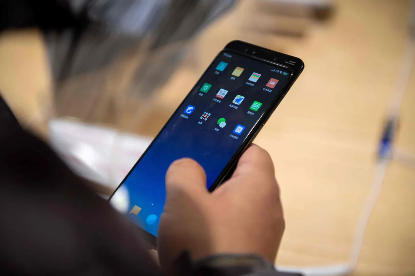 Смартфон Xiaomi. Иллюстративное фото.