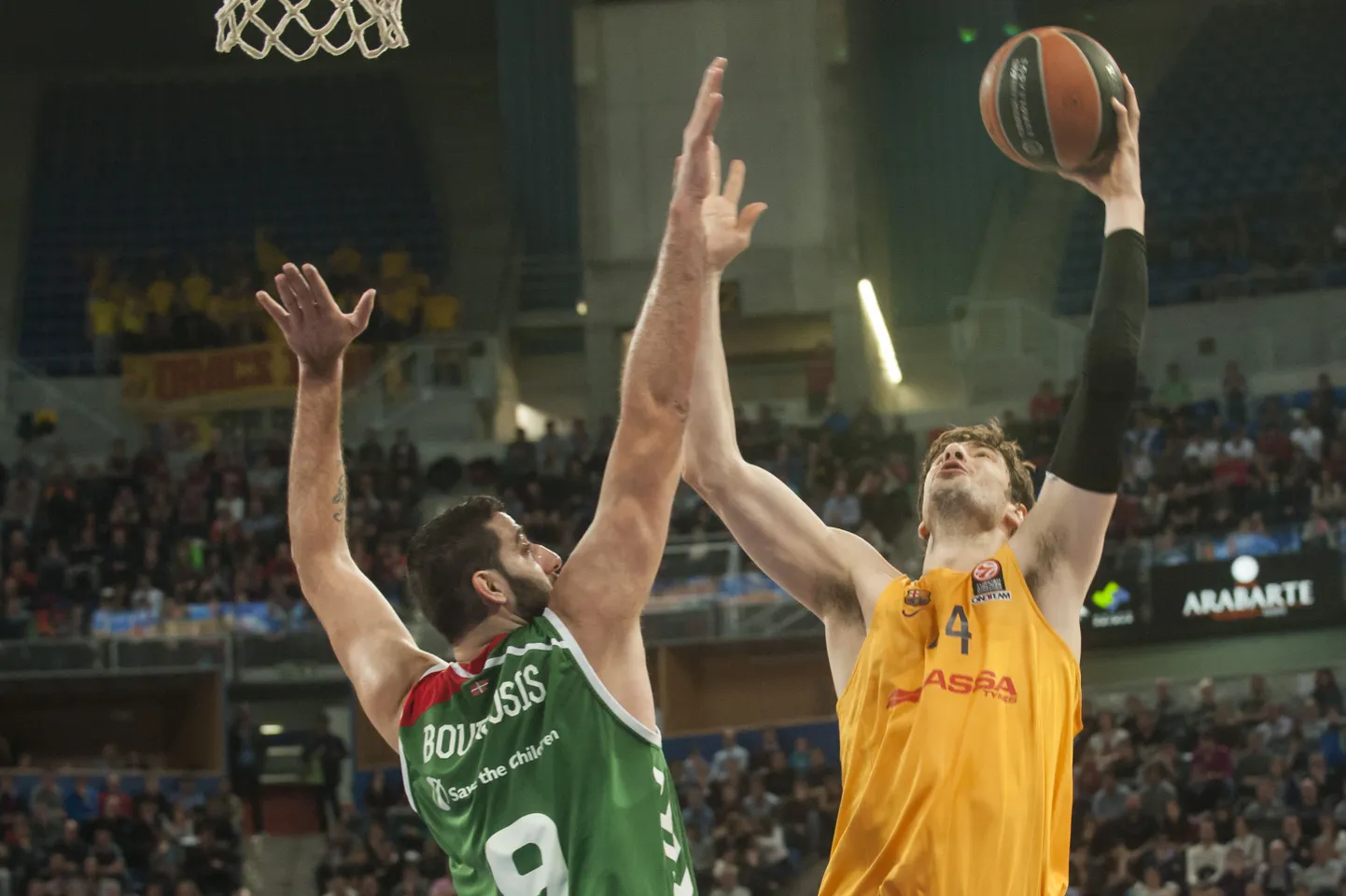 Ioannis Bourousis (vasakul) kerkis Laboral Kutxa suurimaks korvikütiks.