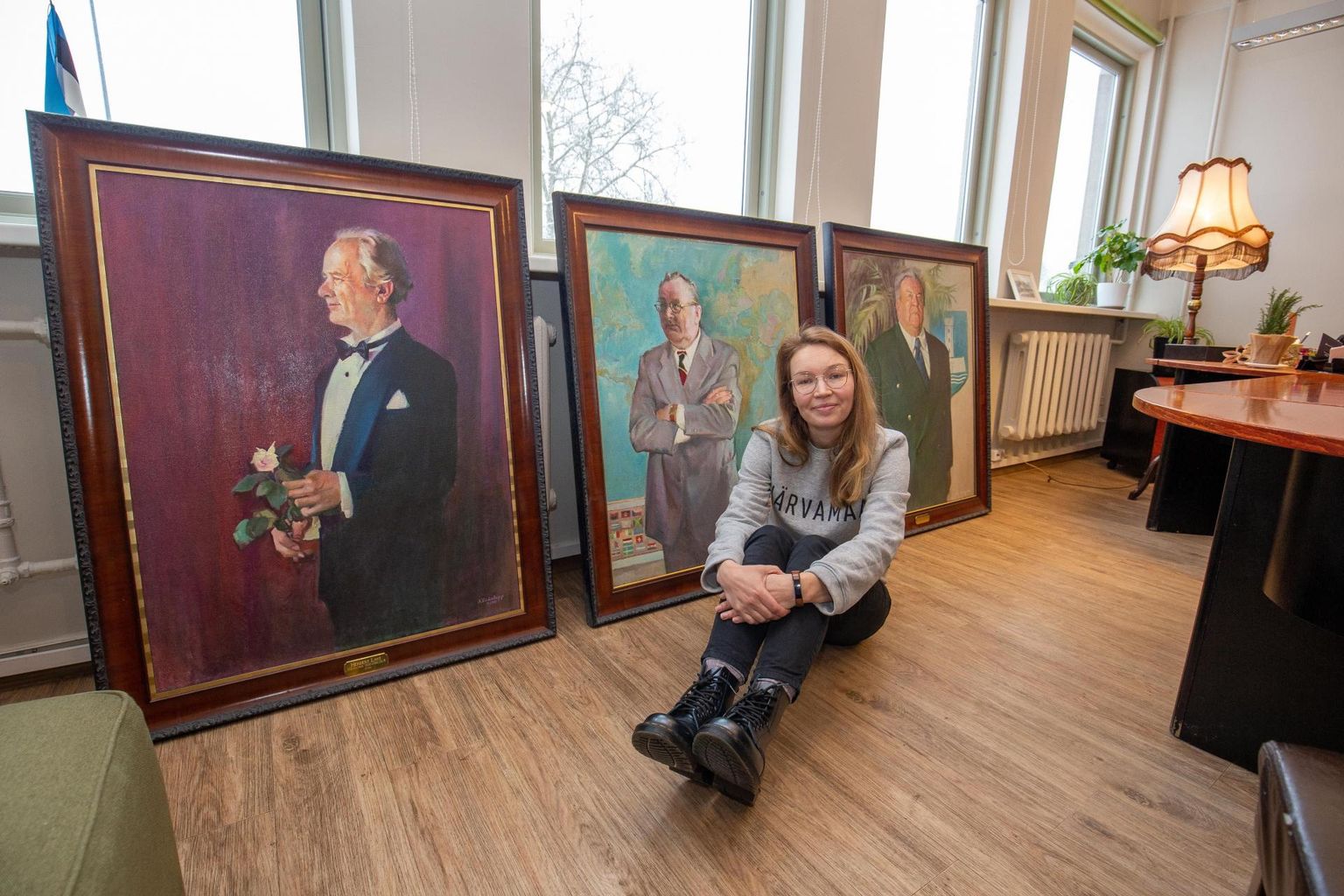 Paide muusika- ja teatrimaja direktor Martha-Beryl Grauberg lubab kolme Järvamaa vapimärgi kavaleri taasavastatud maalid panna vabariigi aastapäevani galeriisse vaatamiseks välja.