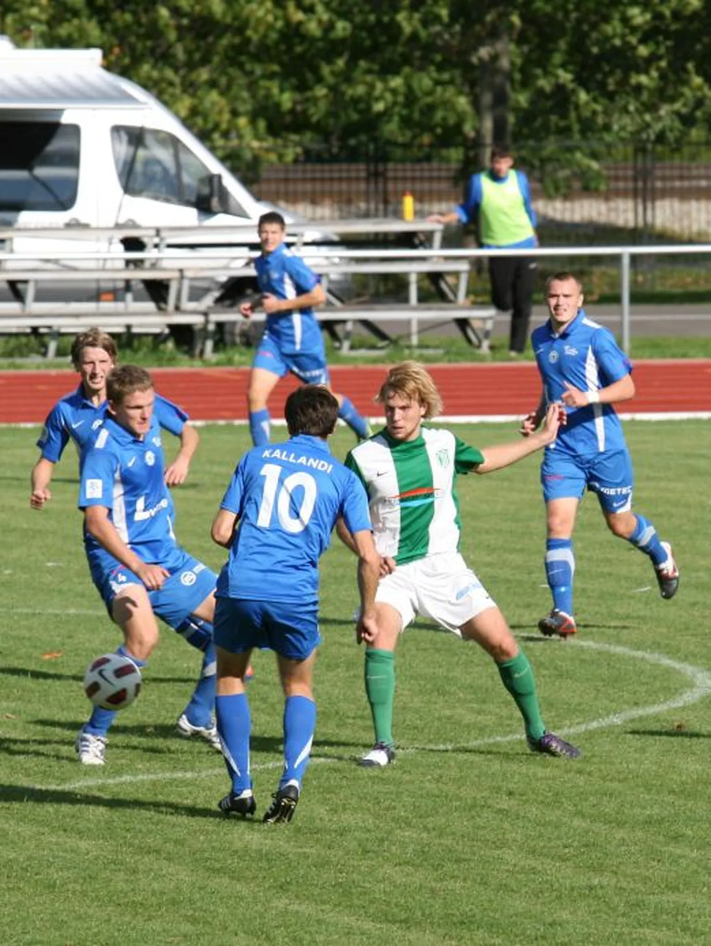 Tartu Tammeka (sinises) vs FC Flora.