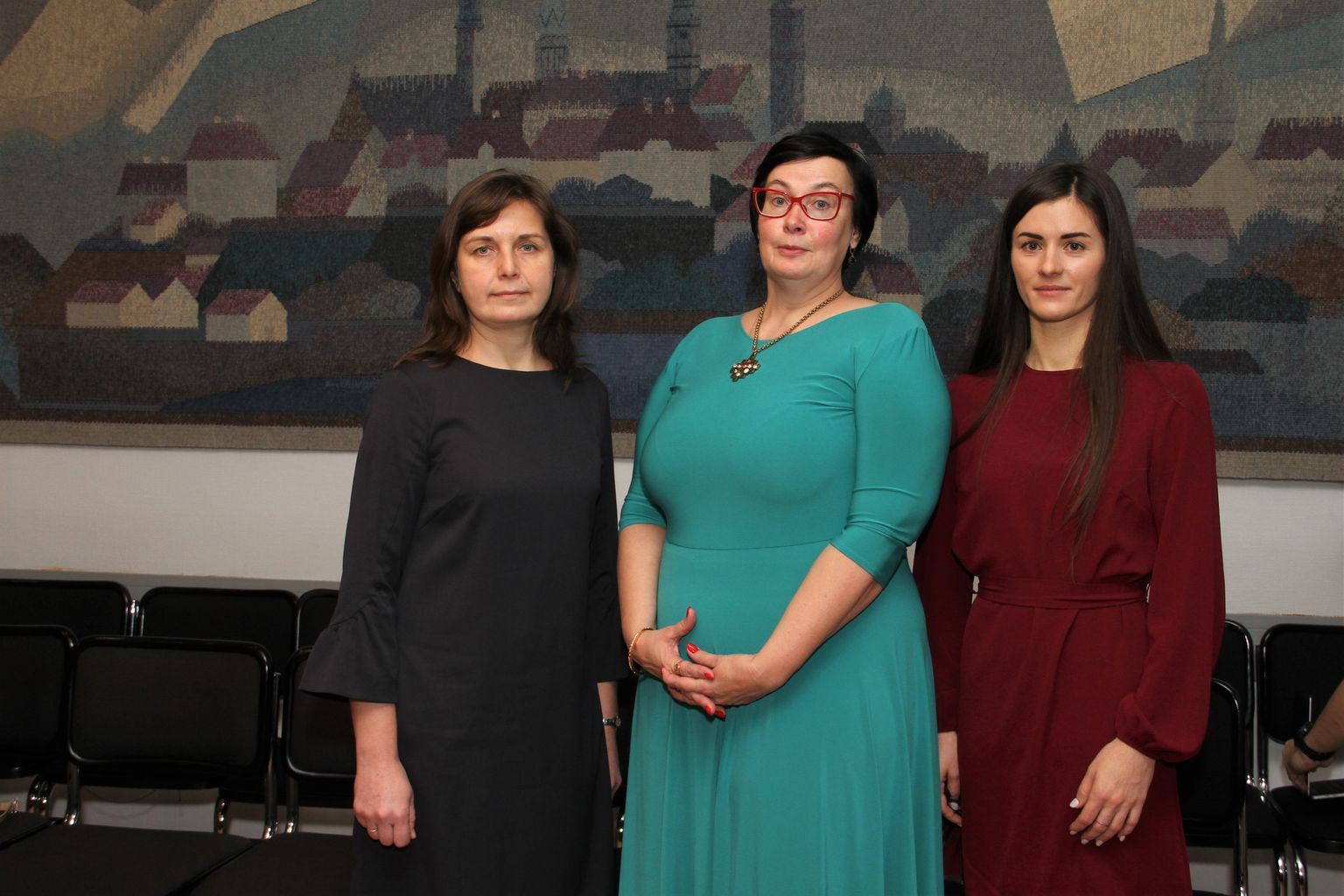 Городская управа Нарвы, утвержденная 23 декабря 2021 года: Елена Голубева, Катри Райк и Ирина Смирнова.