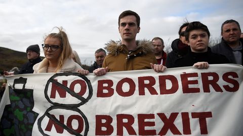 Galerii: Iirimaa piiril avaldavad sajad inimesed meelt Brexiti vastu