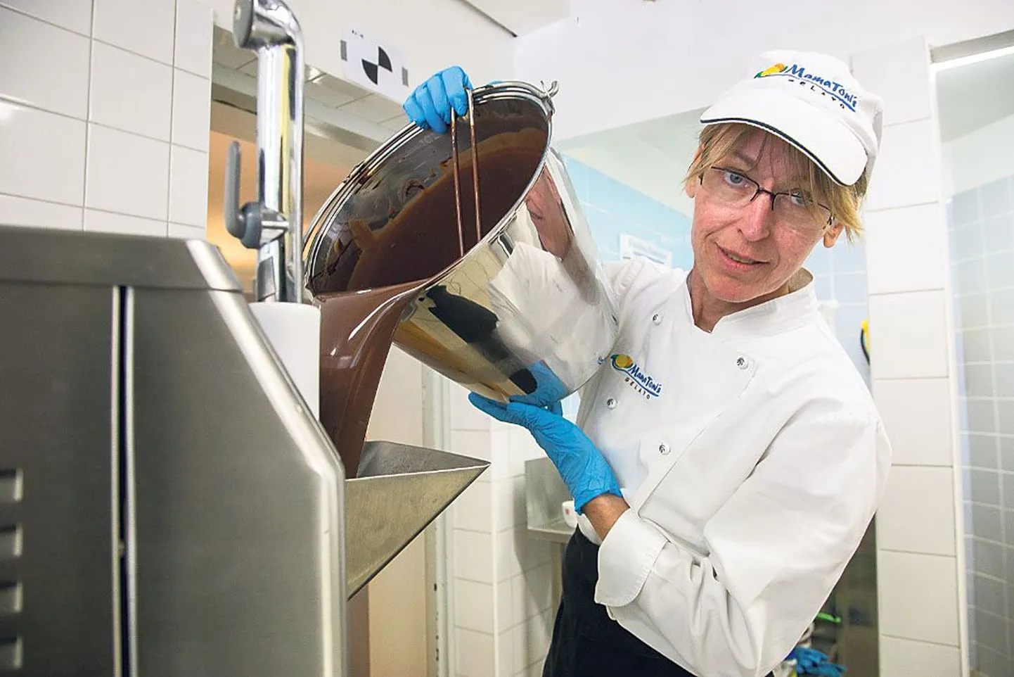 Pärnu Postimehe külaskäigu ajal oli Toni Rubin-Conwayl käsil Belgia šokolaadi-gelato valmistamine.