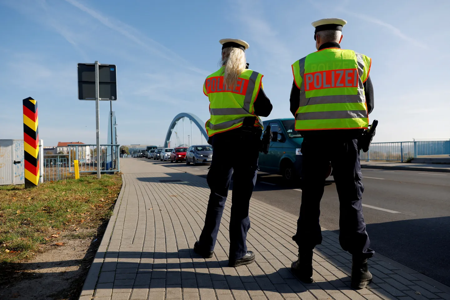 Saksamaa föderaalpolitsei patrull kontrollib Poola-Saksa piiriala.