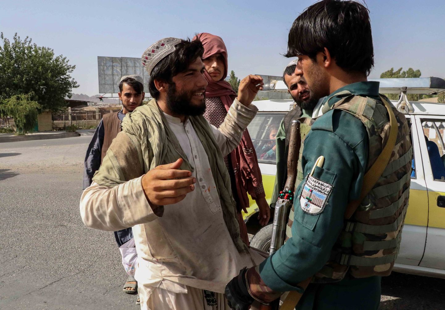 Afganistani julgeolejõudude kontrollpunkt Kandahari teel.