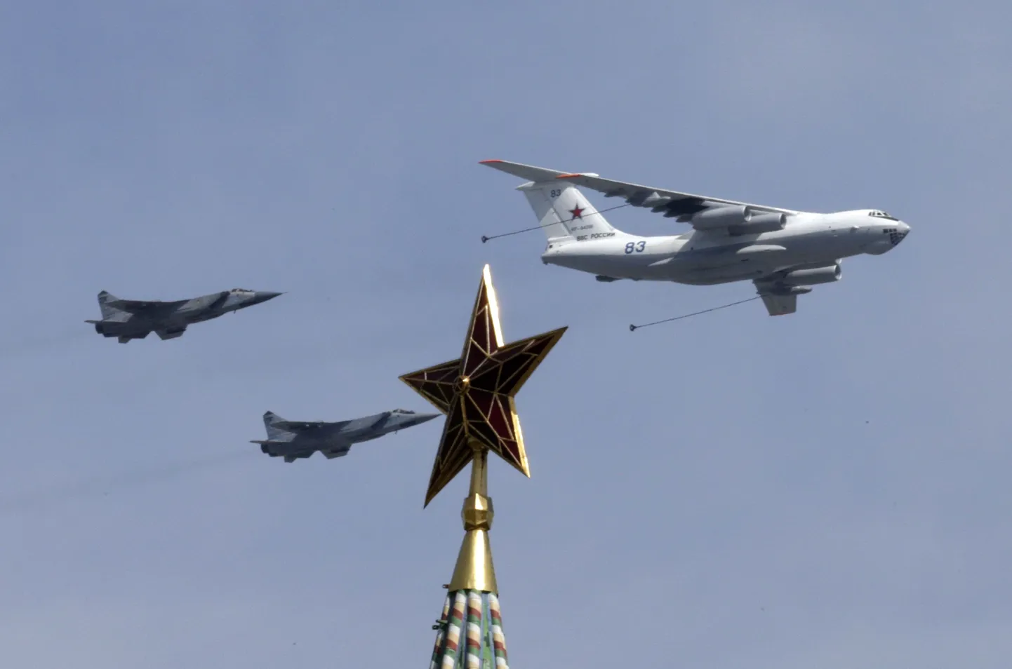 Vene õhuväe tanker ja hävitajad 9. mai paraadil.