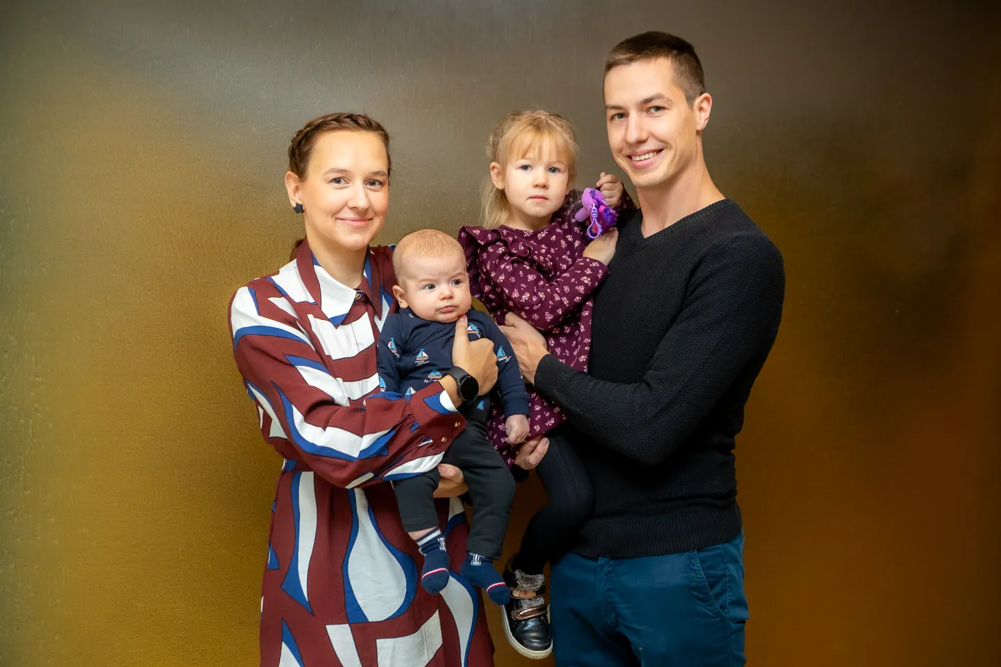 PEOLISED: pisike Mikk Jakob Raik, ema Liisa Kaju, isa Jaan Martin Raik ja õde Madli Johanna Raik.