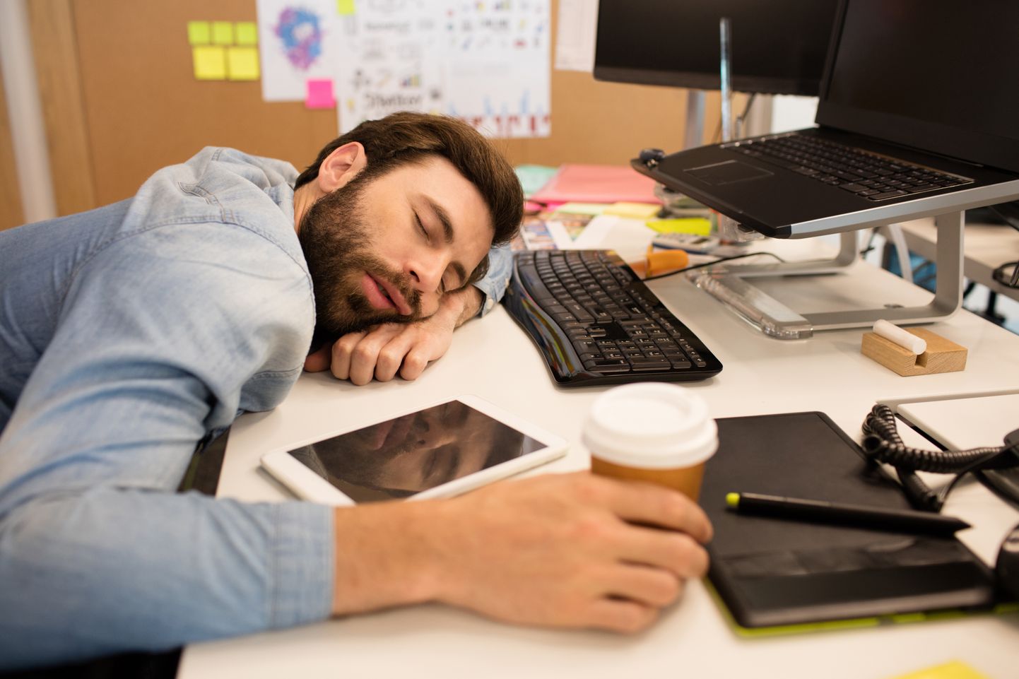 Väsimusel võib olla ka muid põhjusi peale vähese une ja ületöötamise.