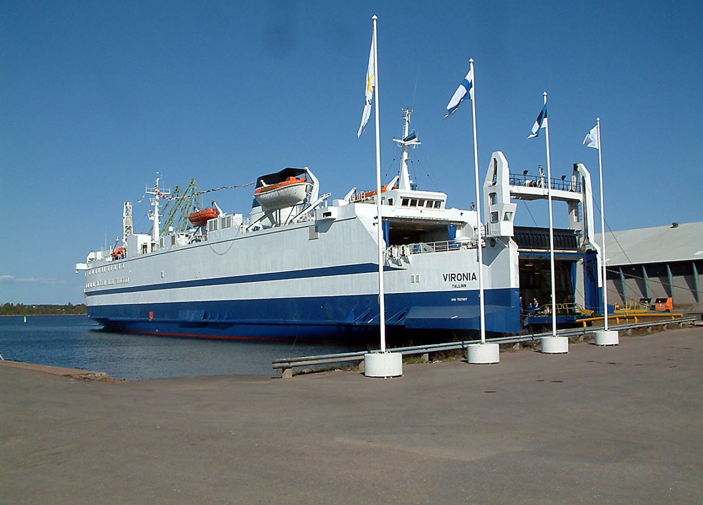 Пассажирское судоходство между Силламяэ и Котка осуществлялось до осени 2007 года, когда его обслуживало судно "Vironia" компании "Saaremaa Laevakompanii".