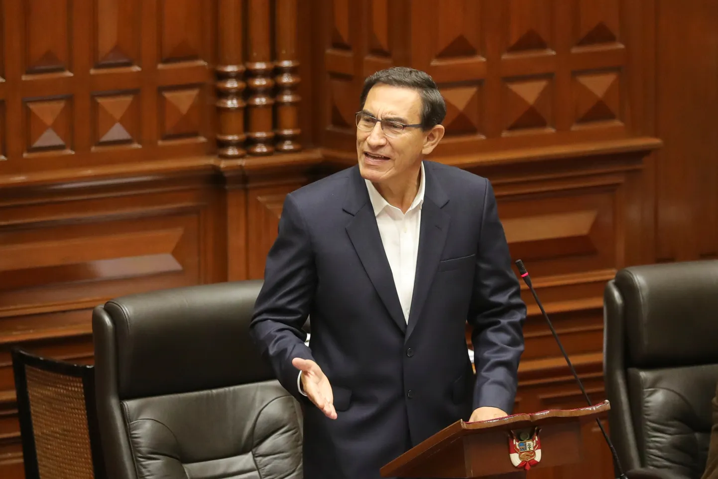 Peruu president Martin Vizcarra esinemas kongressile enne tagandamishääletust.