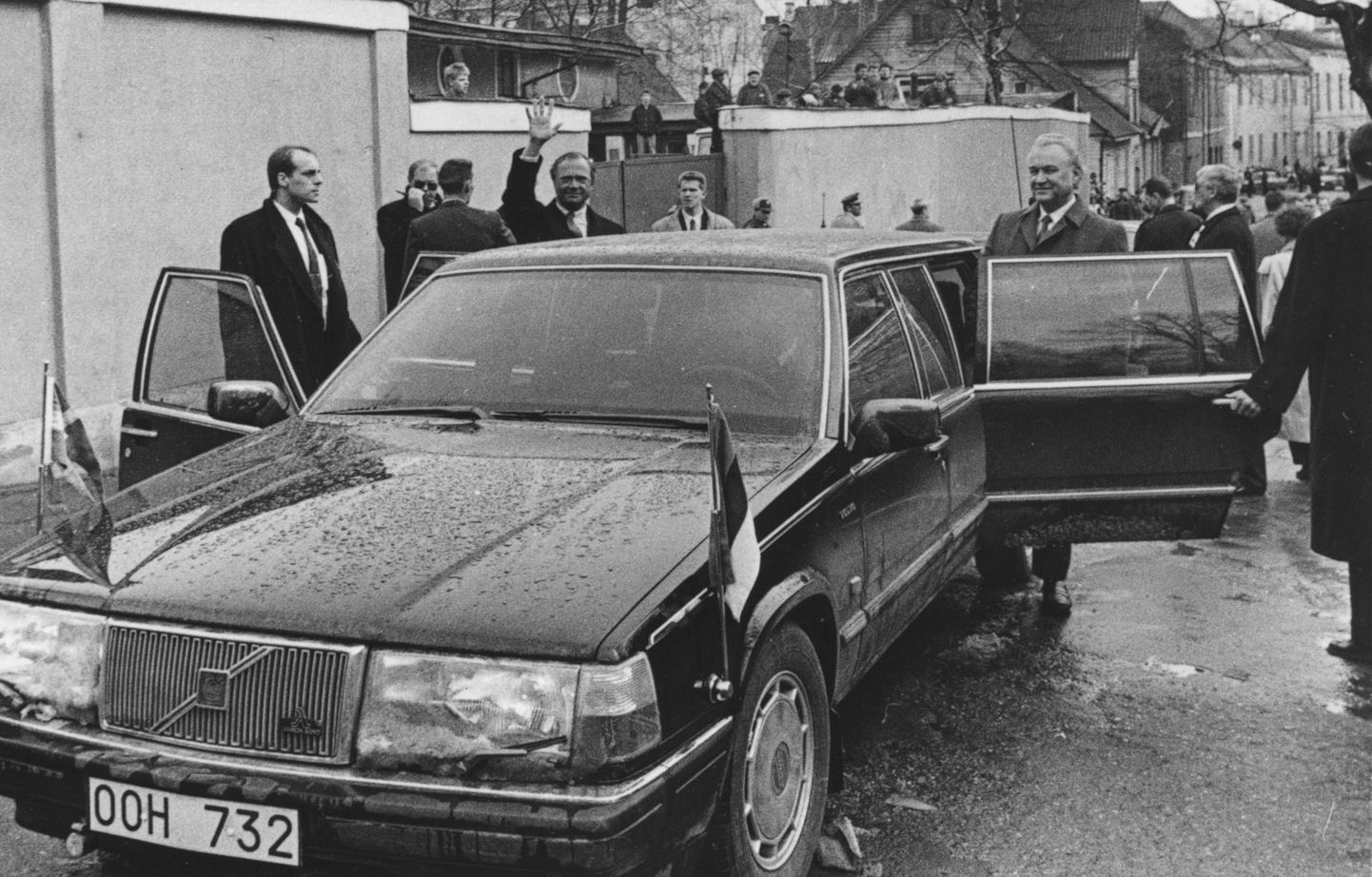Carl XVI Gustaf ja Arnold Rüütel 22. aprillil 1992 Tartus.